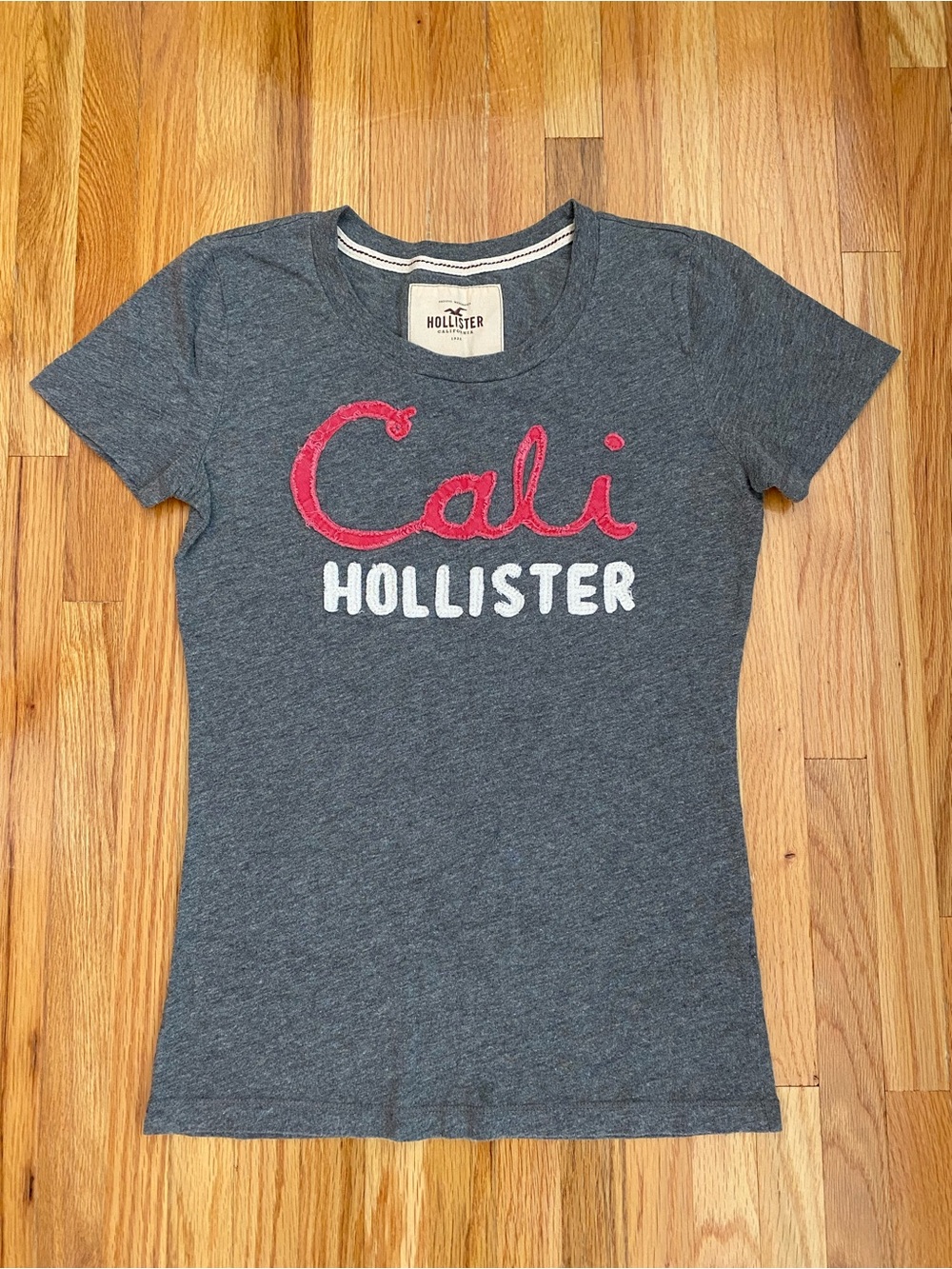 Hollister Women’s T-Shirt 2010s Style